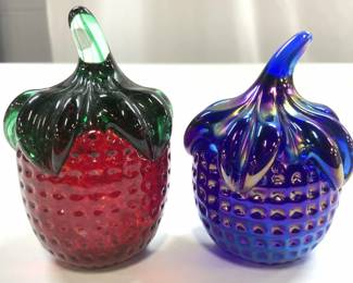 GIBSON Art Glass Iridescent Glass Strawberries