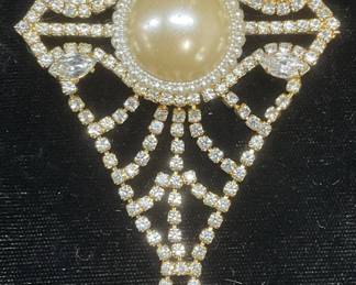 XL Gold Tn Faux Pearl Crystal Brooch, 4 In
