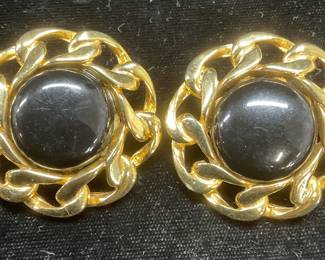 Vtg Gold Tone Chain Black Cabochon Earrings