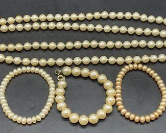 Lot 4 Vintage Pearlescent Necklace & Bracelets
