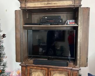 Entertainment center