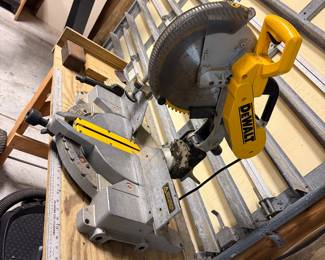De Walt 12" miter saw