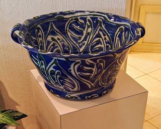 LARGE GLAZED POTTERY VESSEL