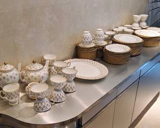 CROWN STAFFORDSHIRE BONE CHINA SERVICE SET