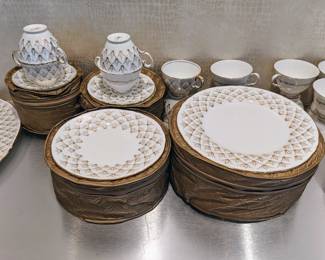 ROYAL DOULTON FINE BONE CHINA SERVICE SET