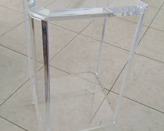 LUCITE PEDESTAL