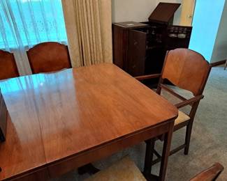 1940's Dining Room Table w/6 chairs and table mats