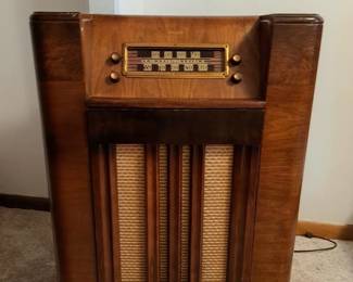 Radio w/78 speed turntable.