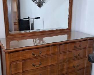 Bedroom dresser w/mirror