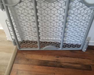 Baby/dog gate