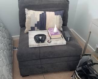 Contemporary gray sectional component