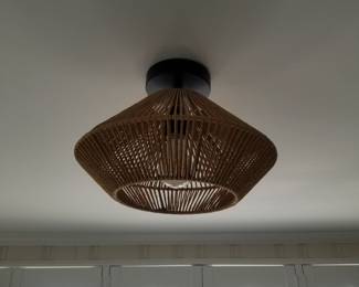 Ceiling light fixture