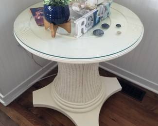 Accent table