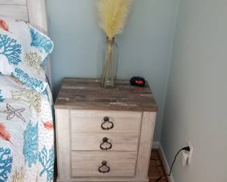 Queen bedroom set: nightstand
