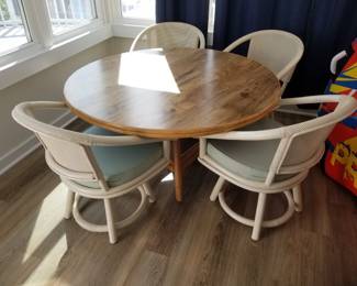 Mid-century marvelous round dining table with 4 rattan swivel chairs