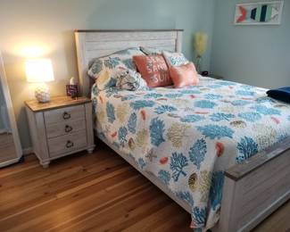 Queen bedroom set: bed & nightstand