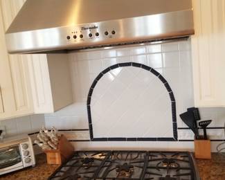 Thermador range hood & gas cooktop