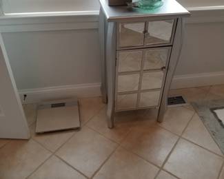 Mirrored storage cabinet