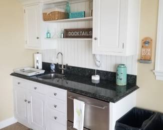 Wet bar detail