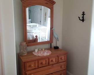 Queen bedroom set: matching dresser & wall mirror