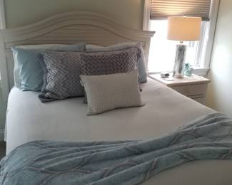 Queen bedroom set with nightstand
