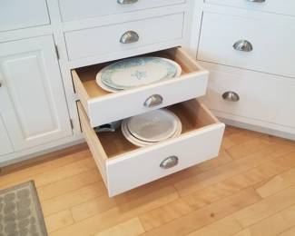Kitchen features multiple drawers