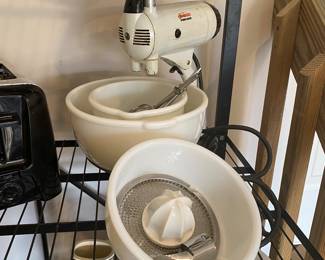 Vintage Sunbeam mixer with 2 bowls and juicer attachment!