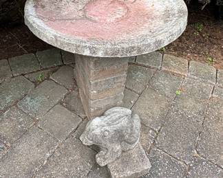 Concrete Birdbath & Lawn Decor