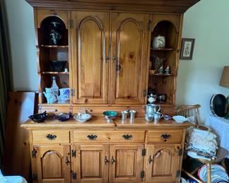 North Carolina Solid Wood China Hutch