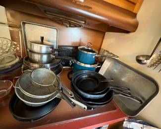 Cookware & Cast Iron Skillets