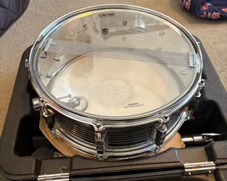Ludwig 14x5 8-Acrolite drum with stand and case.