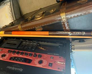 Willie Moosonni pool cue.