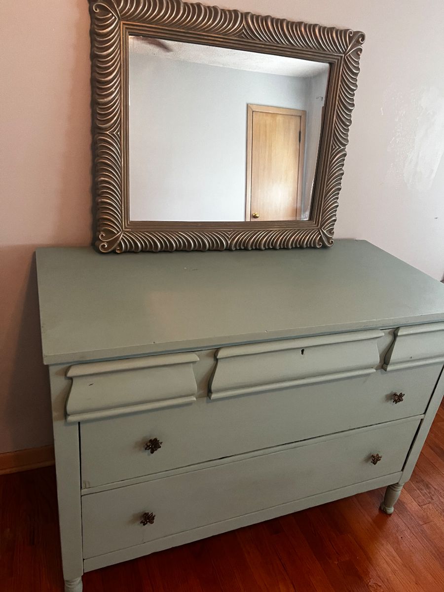 Dresser mirror