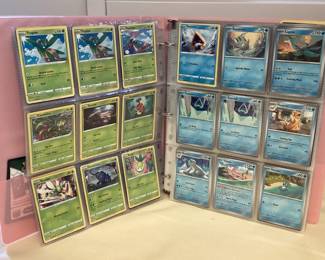 MMS117 Binder Full Of Over 700 Pokémon Trading Cards (E)