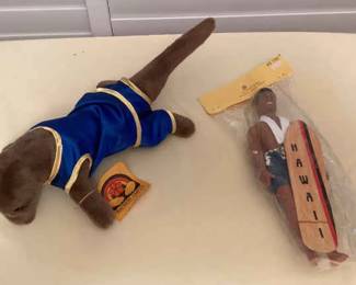 MMS247 Two Vintage Hawaiian Toys