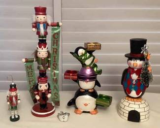 MMS224 Wooden Nutcrackers & Ceramic Candle Holder