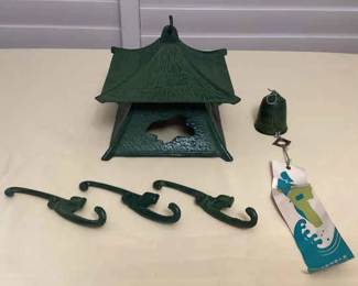 MMS248 Large Japanese Cast Iron Pagoda Wind Chime With Monkey Hangers New