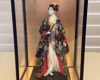 MMS070 Japanese Doll In Case