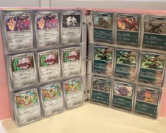 MMS115 Binder Full Of Over 700 Pokémon Trading Cards (C)