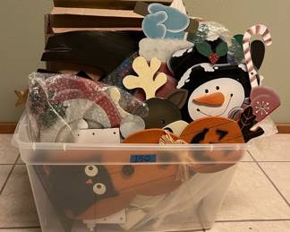 MMS250 Bin Full Of Wooden Holiday Window Peepers Decorations 