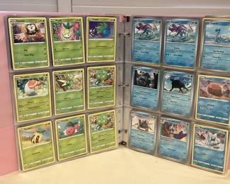 MMS113 Binder Full Of Over 700 Pokémon Trading Cards (A)