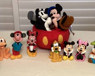 MMS106 Disney Mickey Mouse Vinyl Figures & Plush Set