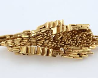 Glen Michaels, American (Michigan), 1927-2020. An 18k Gold Brutalist style brooch. Includes a hand-signed Christmas card from the artist with a sketch of the brooch's design. Signed "Glen Michaels" and marked "18k". 27.7 grams total. Minor wear. 2 1/4" long.