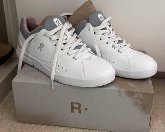 Roger tennis shoes, size 8.5