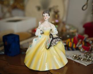 Vintage MCM 1960 Samson Import Co. Lady in a Yellow Dress planter L403c