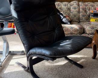 Another look at the black leather Ingmar Relling Siesta Chairs