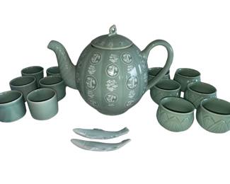 Lot 39: An Asian Tea Set with Tea Pot, 12 cups and 2 knife rests. CONDITION: Excellent
