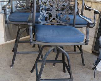 Set of 4 Hanamint Tuscany bar height stools