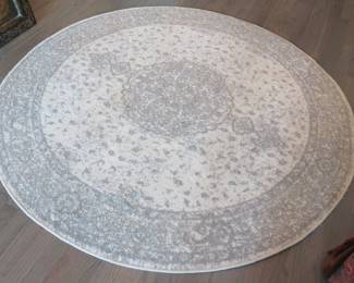 Round area rug