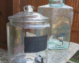 Beverage dispensers